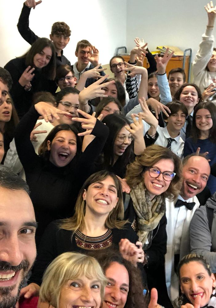Il tenore astigiano Enrico Iviglia ha incontrato gli studenti della scuola media di San Damiano