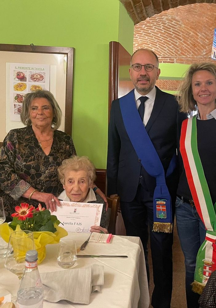 Nella foto con la neo centenaria, la figlia Graziella, il Presidente della Provincia Maurizio Rasero e il Vice Sindaco del Comune di Asti Stefania Morra.