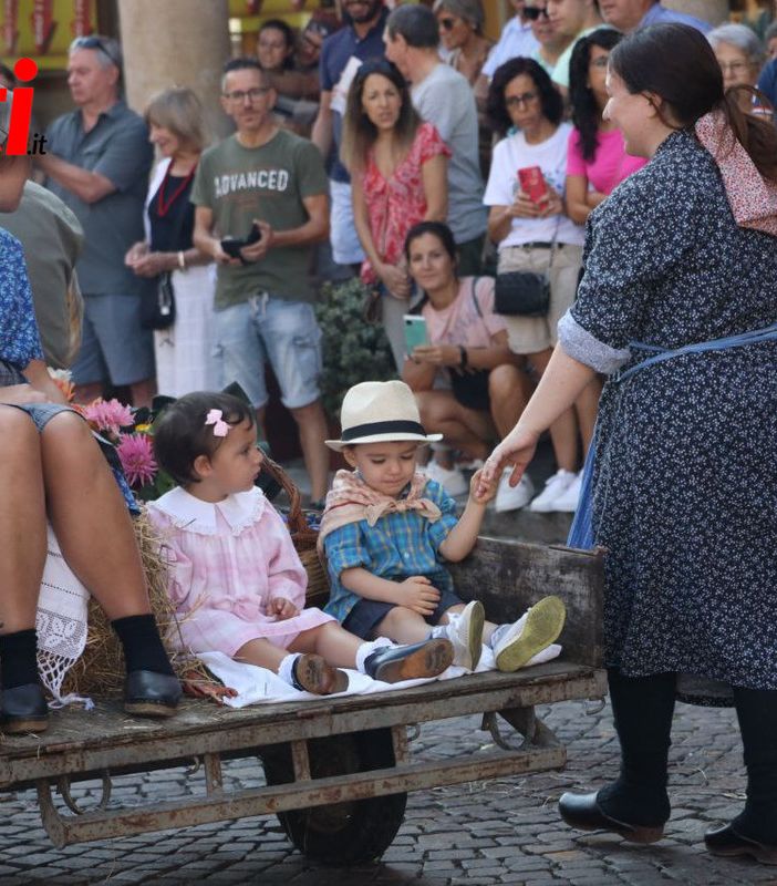 Un momento della sfilata del Festival delle Sagre (Merphefoto)