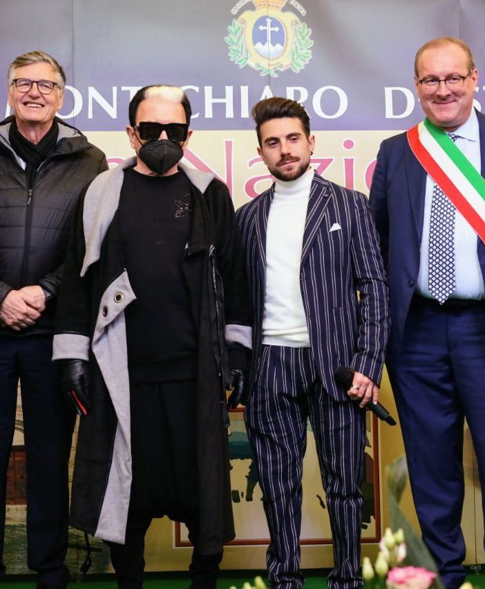 Foto di gruppo con il presidente Mario Sacco, Cristiano Malgioglio, il cabarettista Fabrizio Brignolo presentatore della giornata e il sindaco di Montechiaro Paolo Luzi (ph. Merfephoto - Efrem Zanchettin)