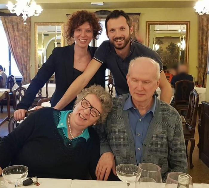 Franco Perosino e la moglie Elga con i figli