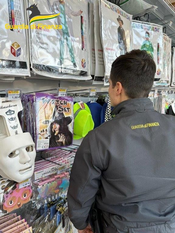 Sequestrati dalla Guardia di Finanza oltre 160.000 prodotti carnevaleschi non a norma