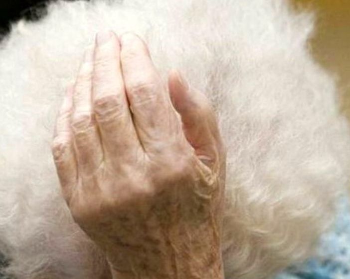 Un'immagine generica di donna anziana
