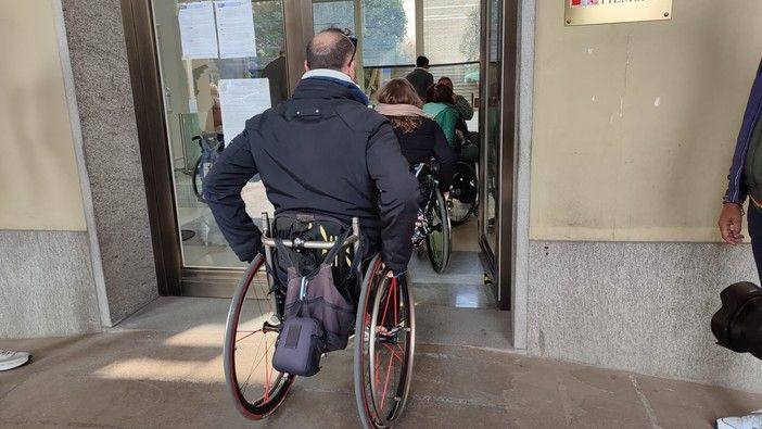 Anziani e disabili, dalla Regione un voucher da 600 euro al mese per i non autosufficienti: “E’ una scelta sociale”