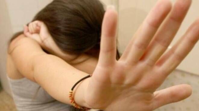 Asti: uomo condannato a 2 anni e 2 mesi di reclusione per molestie su una minorenne