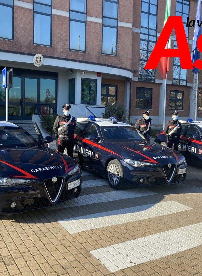 Le tre nuove auto di servizio schierate nel cortile del Comando provinciale di Asti