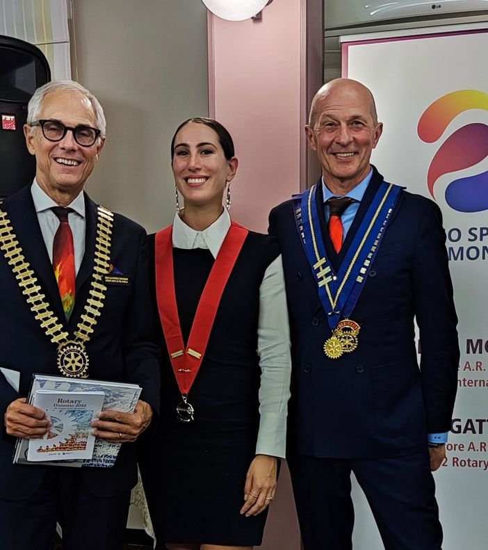 Il Governatore del Distretto 2032 Remo Gattiglia, la presidente del Rotaract Canelli-Nizza Monferrato Carola Marmo e Il Presidente del R. C. Canelli-Nizza Monferrato Paolo Marmo.