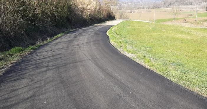 Frazioni: proseguono i lavori di asfaltatura e manutenzione delle strade comunali (FOTO)