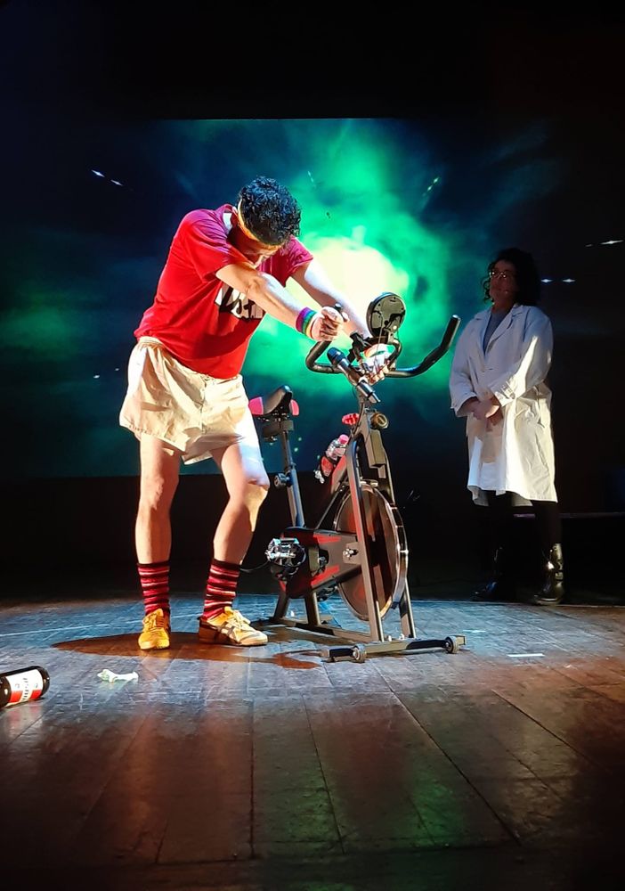 Una foto di scena di &quot;Pedalando verso il Paradiso, Un’operetta moderna”
