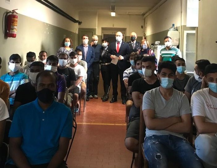 Un'immagine dell'incontro di educazione stradale per i richiedenti asilo