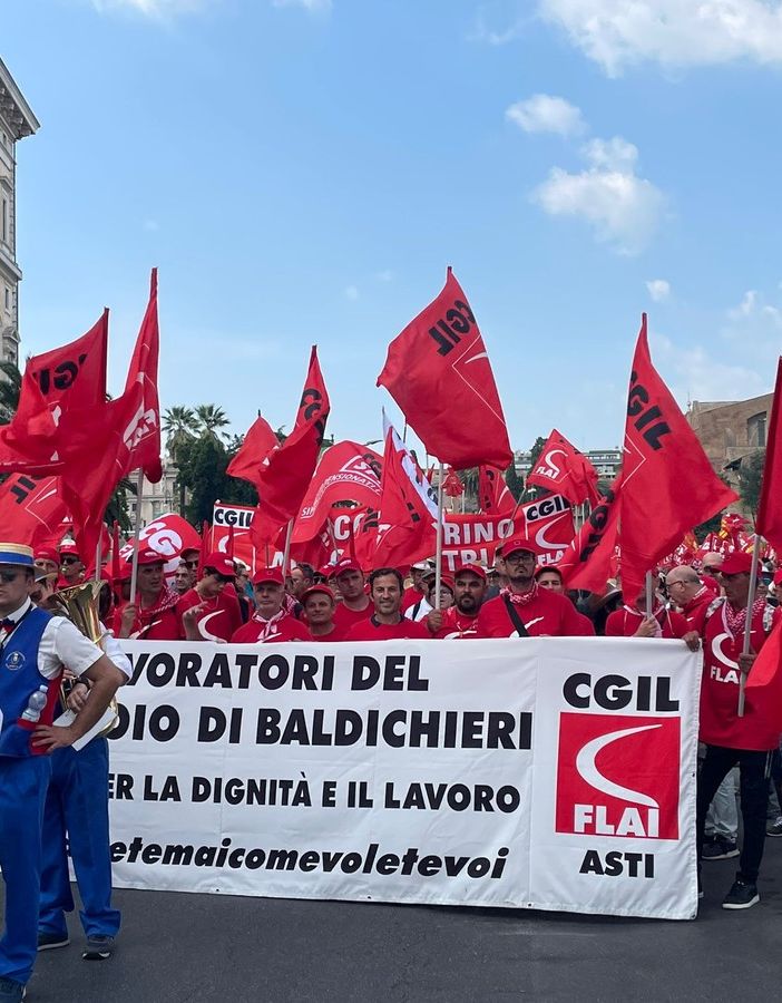 Anche la Cgil di Asti a &quot; La via maestra&quot;. Landini: &quot;La ricchezza del Paese è il lavoro e non la finanza&quot; [FOTO]