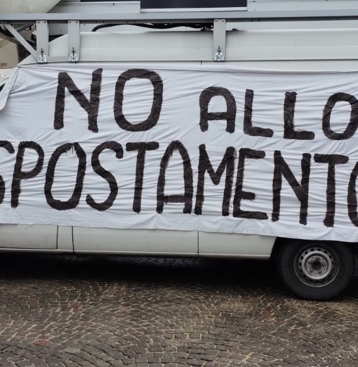 Al mercato tornano gli striscioni di protesta: &quot;Avevamo chiesto il format ad anello fino al 24 dicembre&quot;,