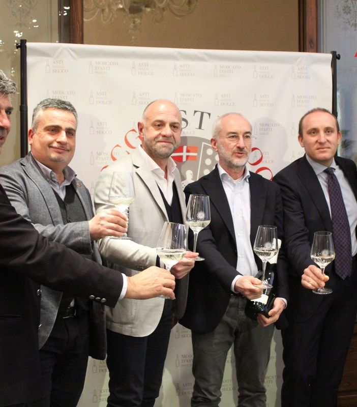 Asti Spumante e Moscato d'Asti chiudono il 2020 con +8,4% di bottiglie prodotte e volano a 91 milioni (VIDEOINTERVISTE)