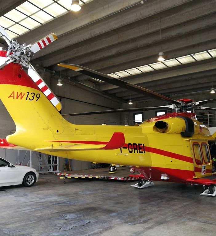 Elicottero nell'Hangar della Centrale del 118 di Alessandria