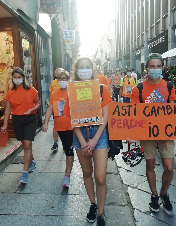 Molti concittadini sono scesi in strada al grido di “ASTI CAMBIA!”
