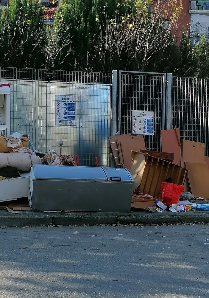 Degrado urbano, la denuncia del consigliere Spata: “Ecco cosa ho trovato in via Fenoglio”