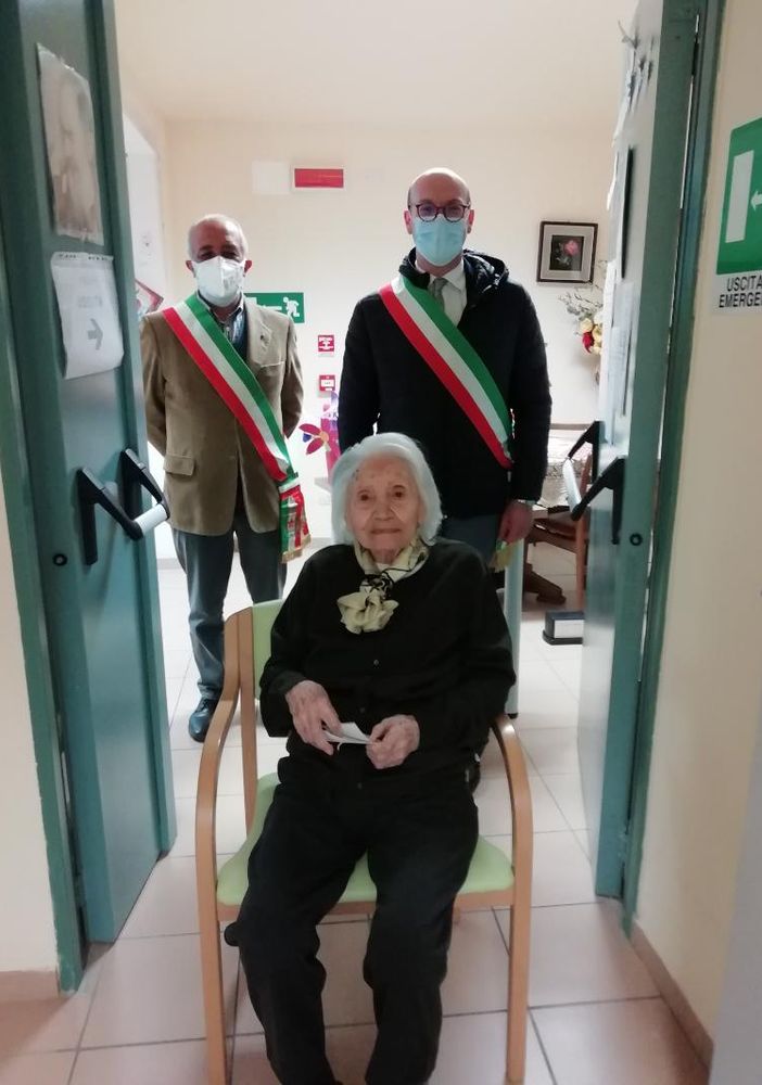 Festeggiati a Montafia i cento anni di Olga Canavese, ospite della casa di riposo &quot;Cassinelli&quot;