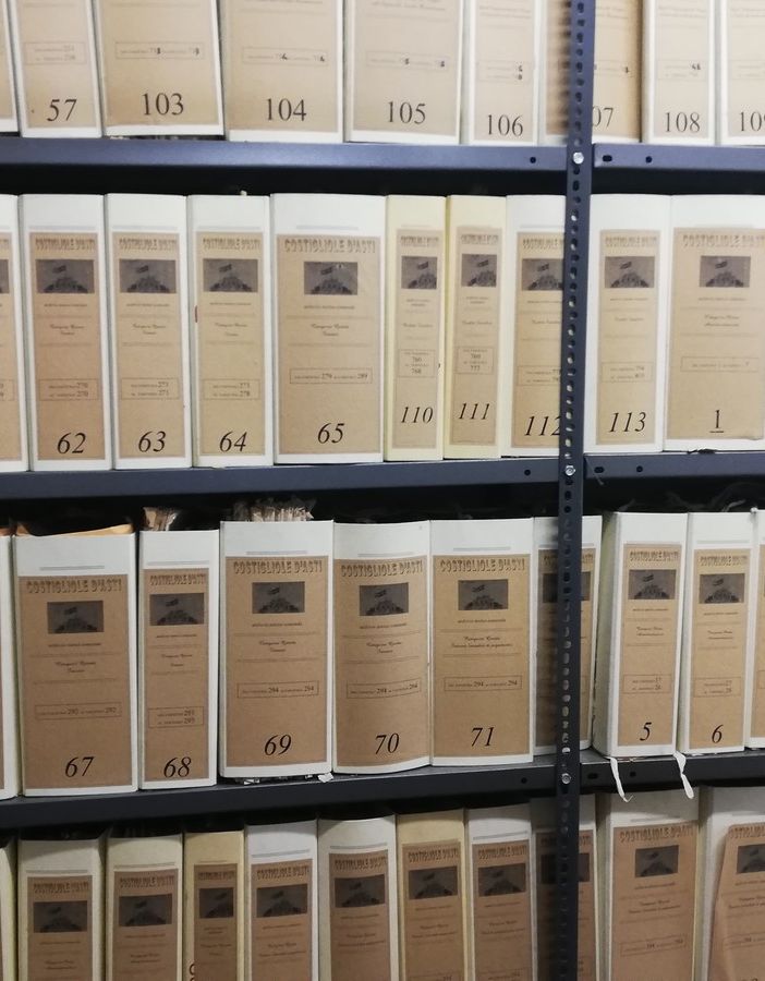Parte dei faldoni che verranno digitalizzati