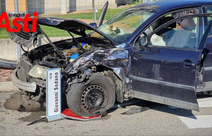 Violento schianto in via Sodano ad Asti