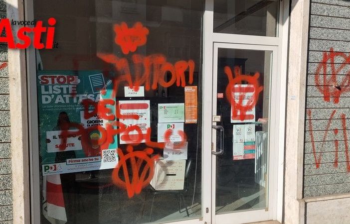 La sede del Pd vandalizzata