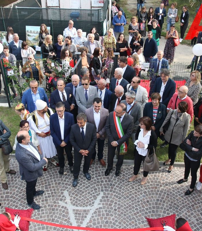 Comunità albanese in festa con l'inaugurazione del primo Centro culturale albanese d'Europa [FOTOGALLERY]