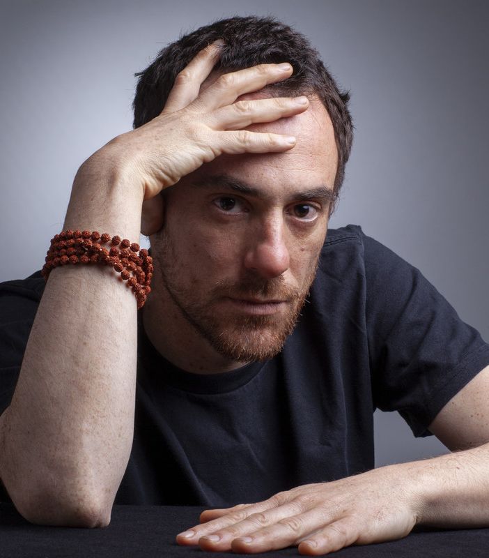 Elio Germano, Segnali d'allarme