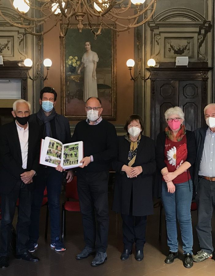 Nella foto, da sinistra: Sylvia Menozzi, Ilaria Fiore, Renato Damosso, Giuseppe Cordaro, Maurizio Rasero, Mariangela Cotto, Mariangela e Maurizio Rinaldi, Franco Rapetti