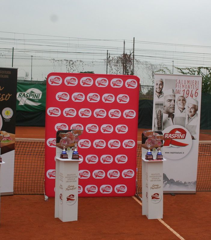 Immagini della premiazione del I Trofero Raspini di tennis