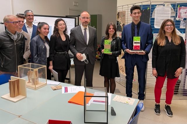 Due momenti (il secondo a fine articolo) della giornata all'Informagiovani