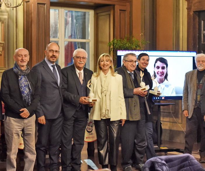 Concluso il Bagna Cauda Day 2022 con il premio &quot;Testa d'Aj&quot;. Un'edizione con oltre 20mila bagnacaudisti