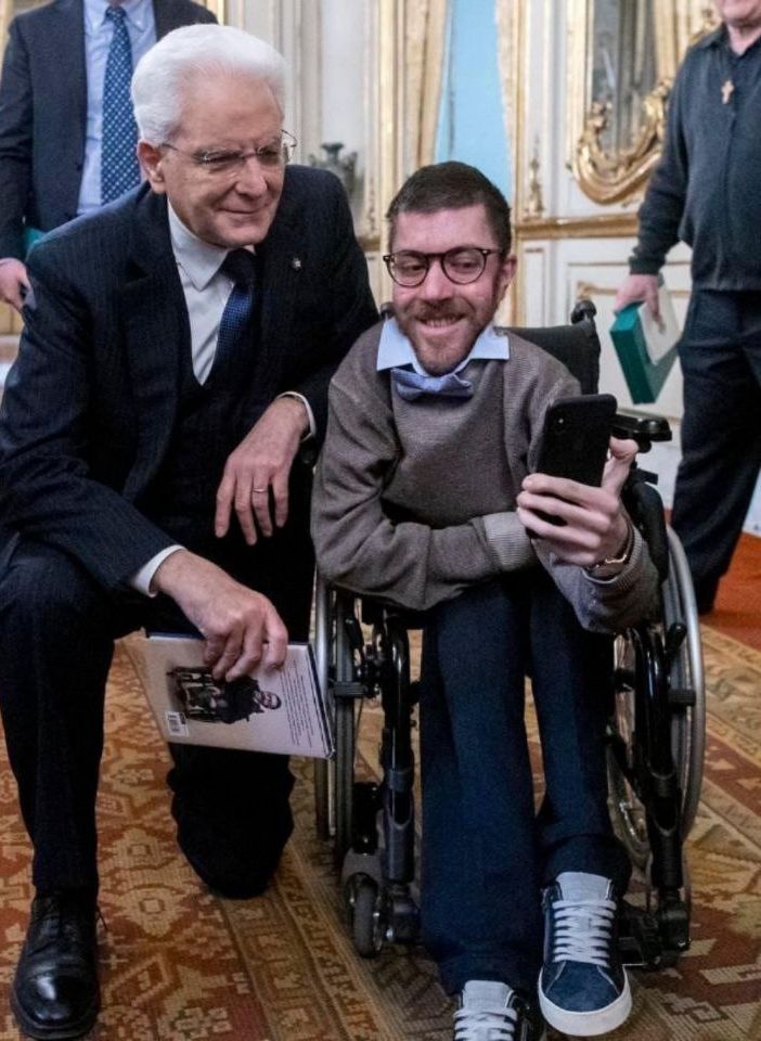 Iacopo Melio con il presidente della Repubblica Sergio Mattarella (immagine tratta dal profilo X di Mello)
