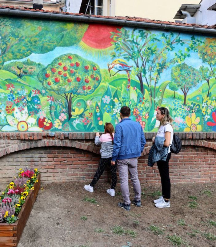 Il murale nel cortile (MerfePhoto)