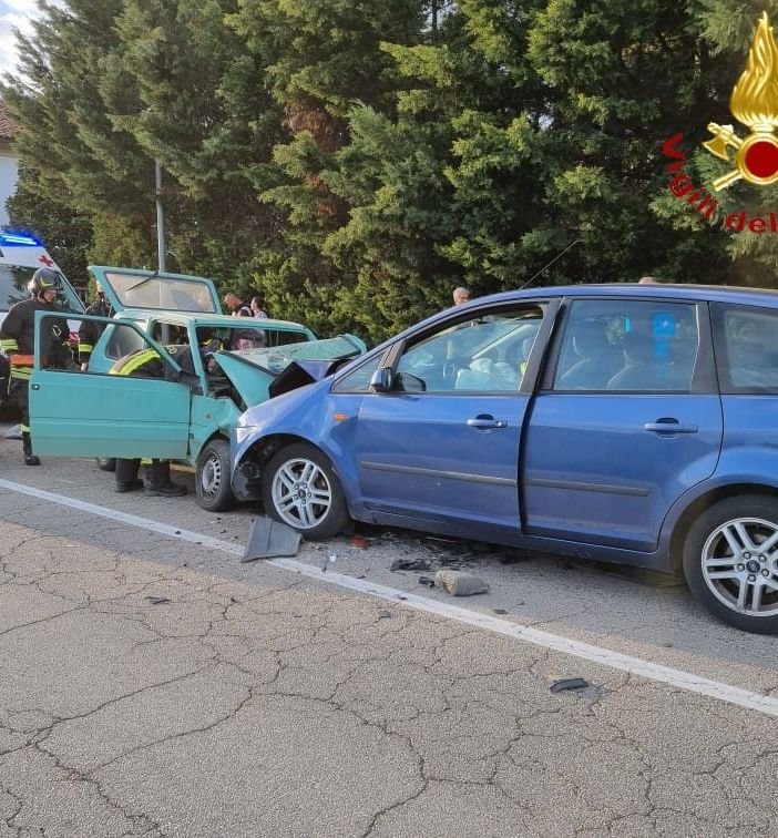 Villafranca: scontro frontale tra due auto in regione Case Bruciate