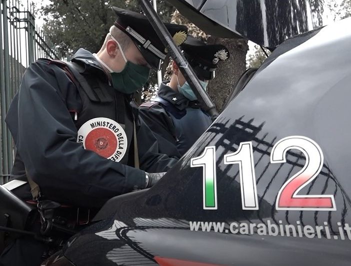 Immagine generica controllo documenti Carabinieri