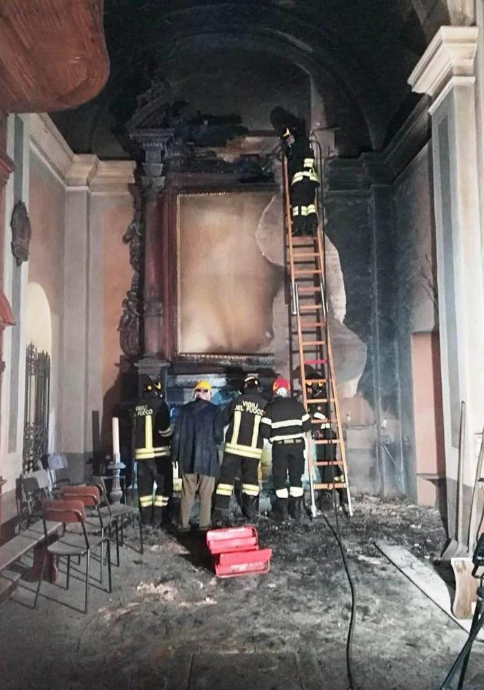 Villafranca: iniziati i lavori di ripristino della chiesa colpita dall'incendio