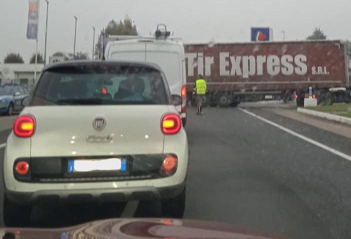 Mattinata difficile per il traffico, con lunghe code in ingresso di Asti