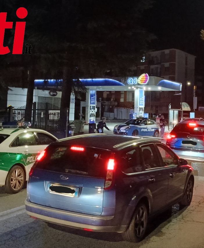 Polizia di Stato e Municipale impegnate nei rilievi di un incidente