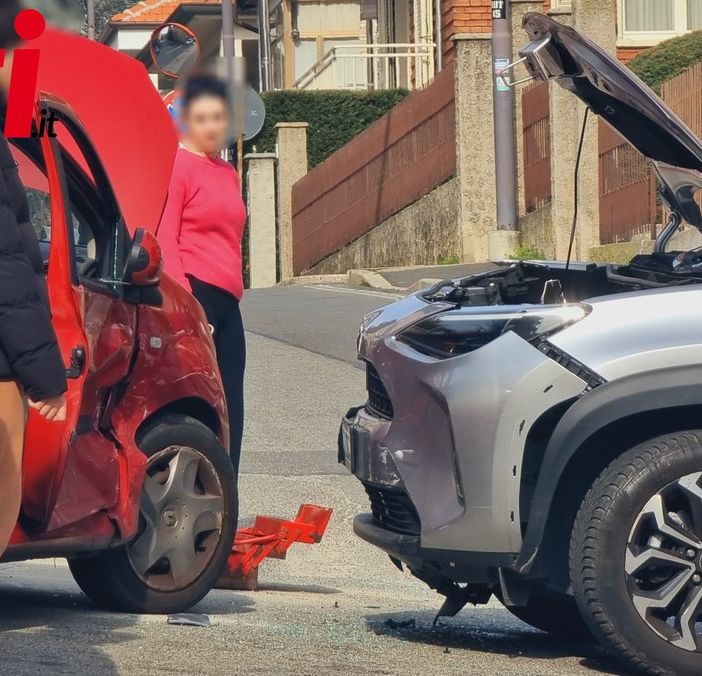 Violento schianto in via Brovardi, sul posto Vigili del Fuoco e 118