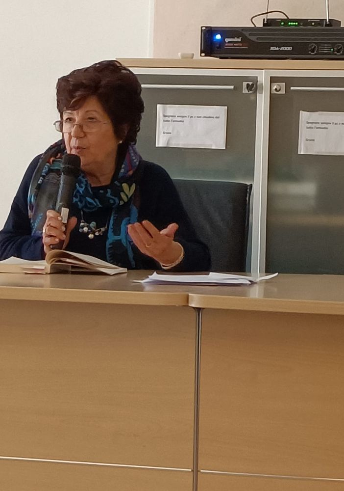 Maria Luisa Mosele al Monti con il suo romanzo, &quot;Non sapevamo di essere girasoli&quot;