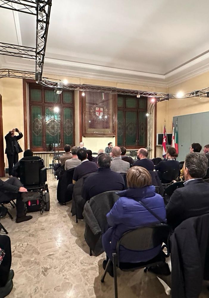 I pendolari Asti - Alba chiedono treni più puntuali e puliti. &quot;Sulla tratta non c'è campo per i cellulari&quot;