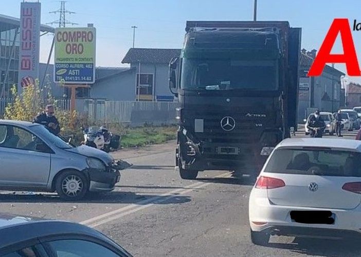 Incidente stradale in corso Alessandria