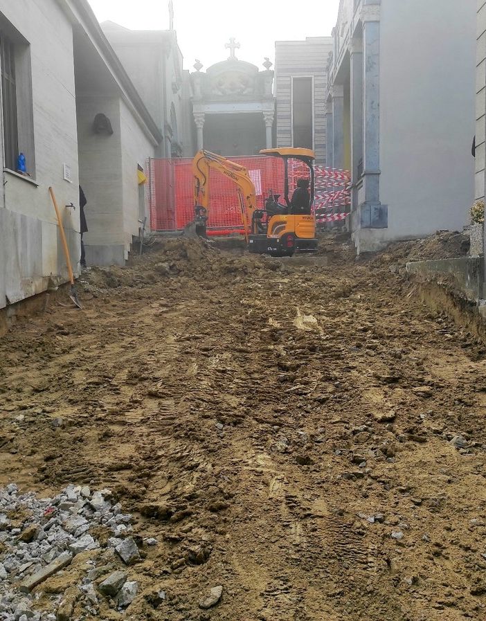 Varie immagini inerenti gli interventi in corso di attuazione nei cimiteri dì Costigliole d'Asti