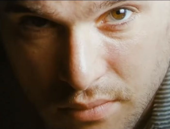 Kit Harington in una scena del film