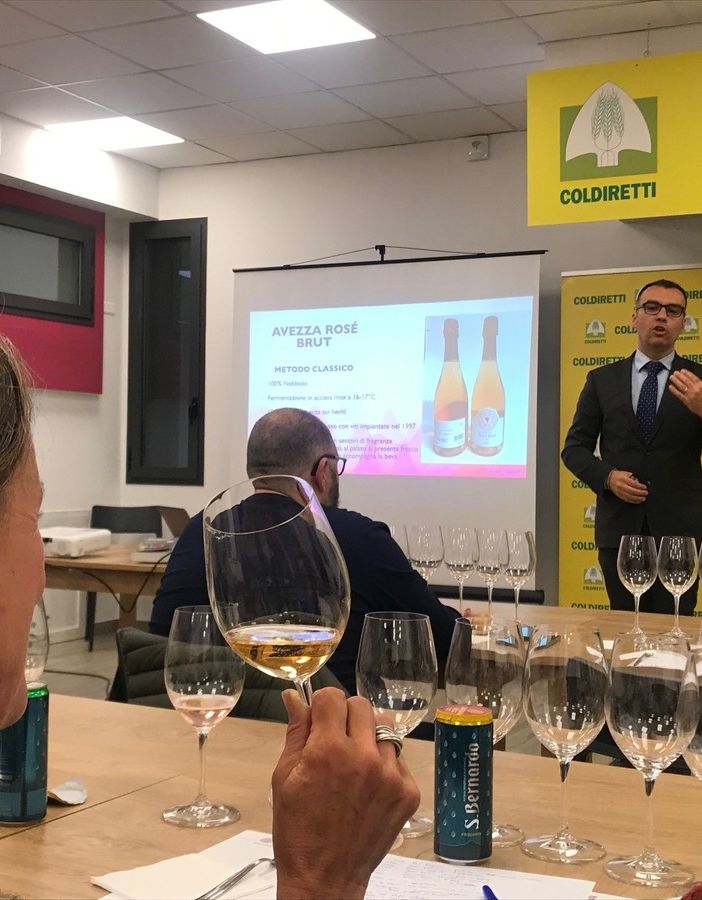 Viaggio sensoriale internazionale alla scoperta delle Bulles Roses al Mercato contadino di Asti