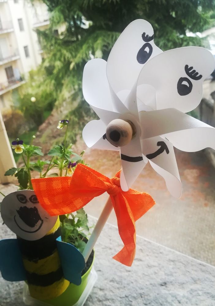 &quot;Storie dall'alveare&quot;, una favola al giorno per i vostri bambini. Oggi &quot;Lalla la girandola ovvero sognando l'estate&quot;