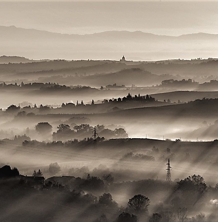 Le colline del Sud Astigiano viste con l'occhio e il mestiere del grande Enzo Isaia