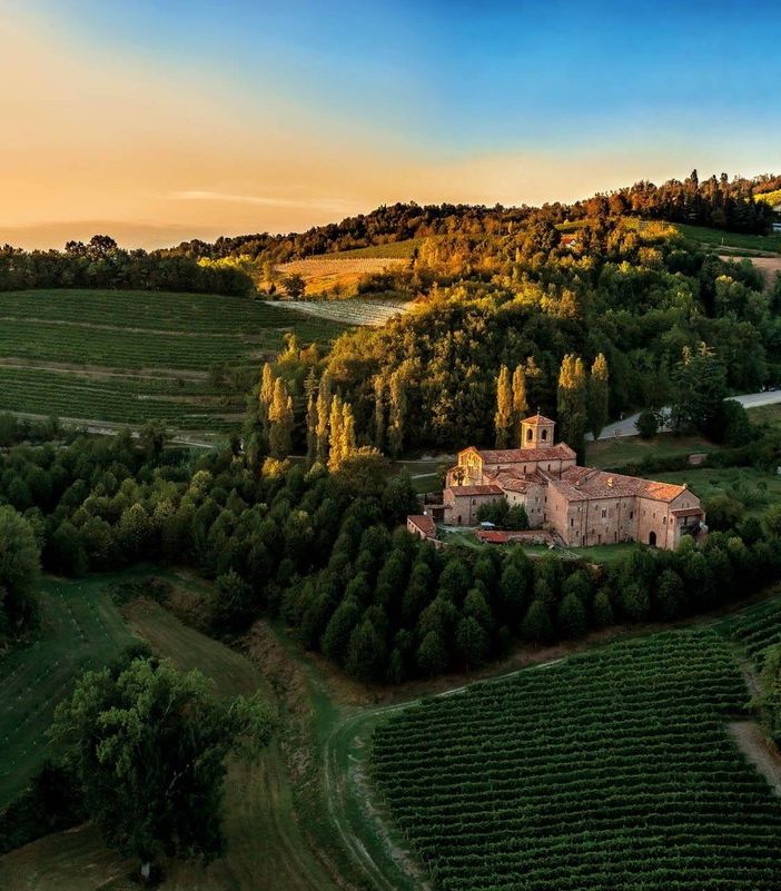 Lo spettacolo dell'antica canonica di Vezzolano