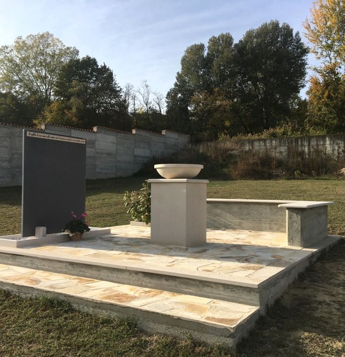Lo spazio dedicato alla dispersione delle ceneri nel cimitero villafranchese