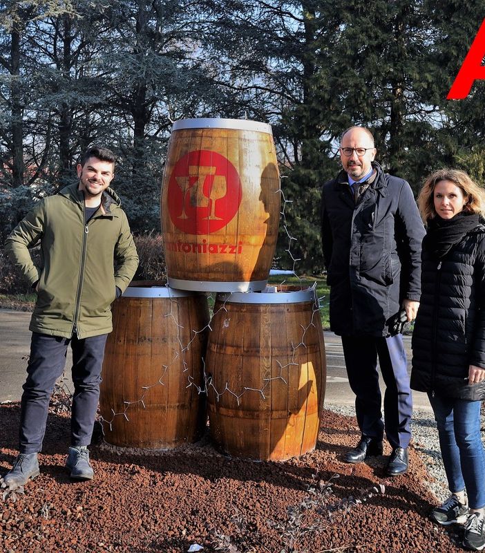 Il titolare della ditta con il sindaco Rasero e l'assessore Morra (Ph. Efrem Zanchettin - Merfephoto)