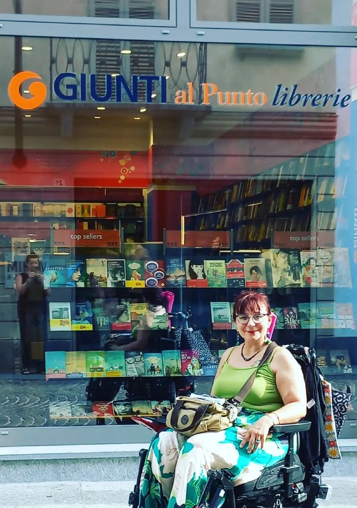 &quot;Che bella la nuova libreria di Asti, peccato che con la mia carrozzina non possa entrare&quot;